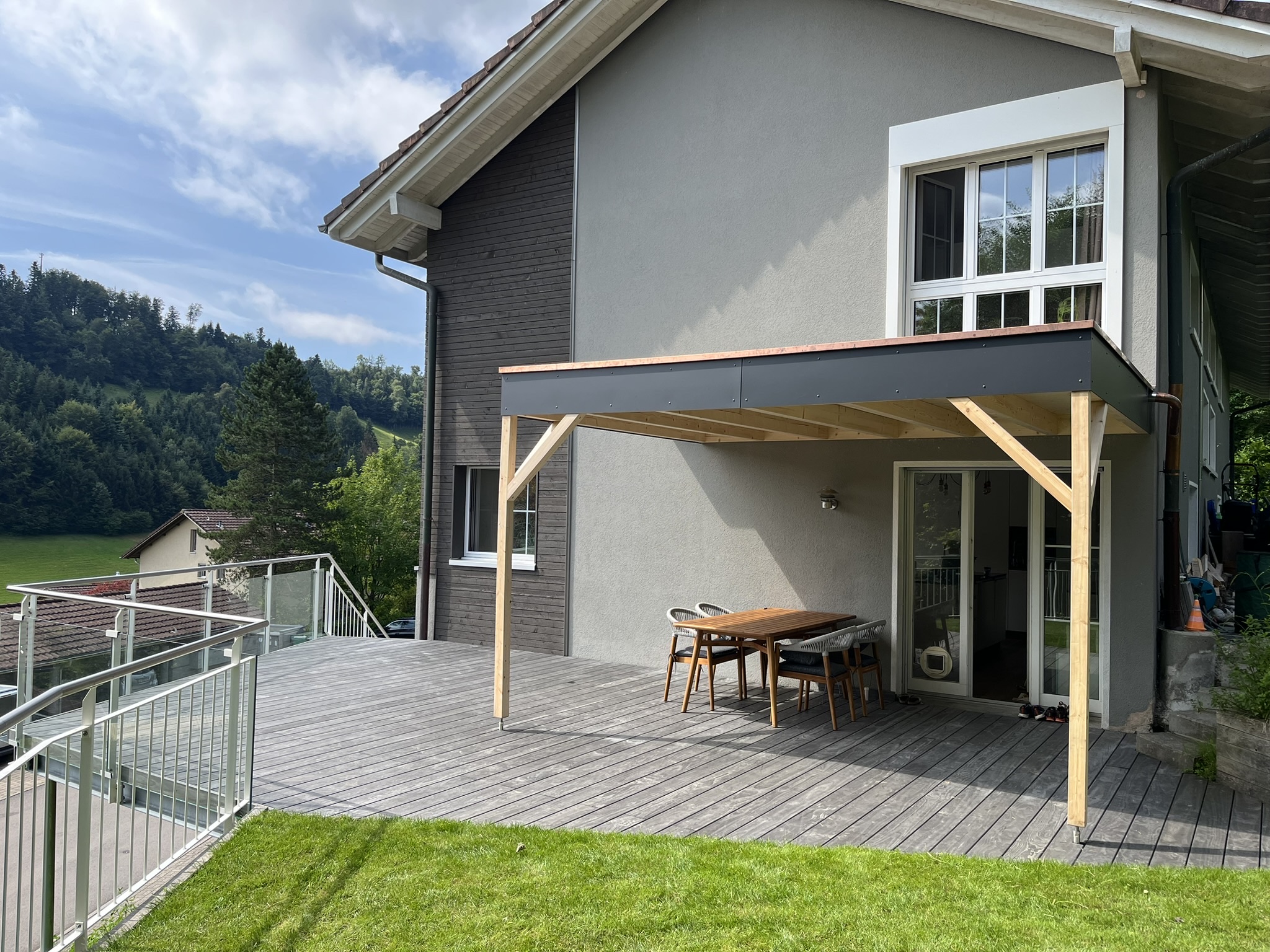 Terrasse aus Accoya Color Grey Holz
