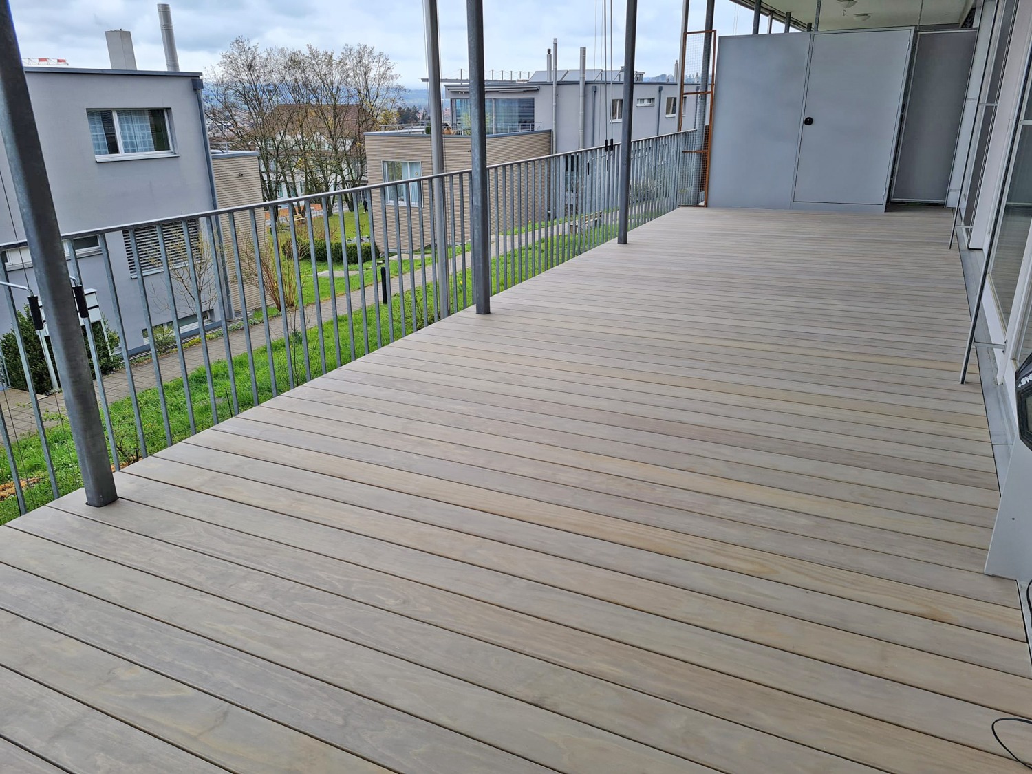 Vorvergraute Accoya Holzterrasse