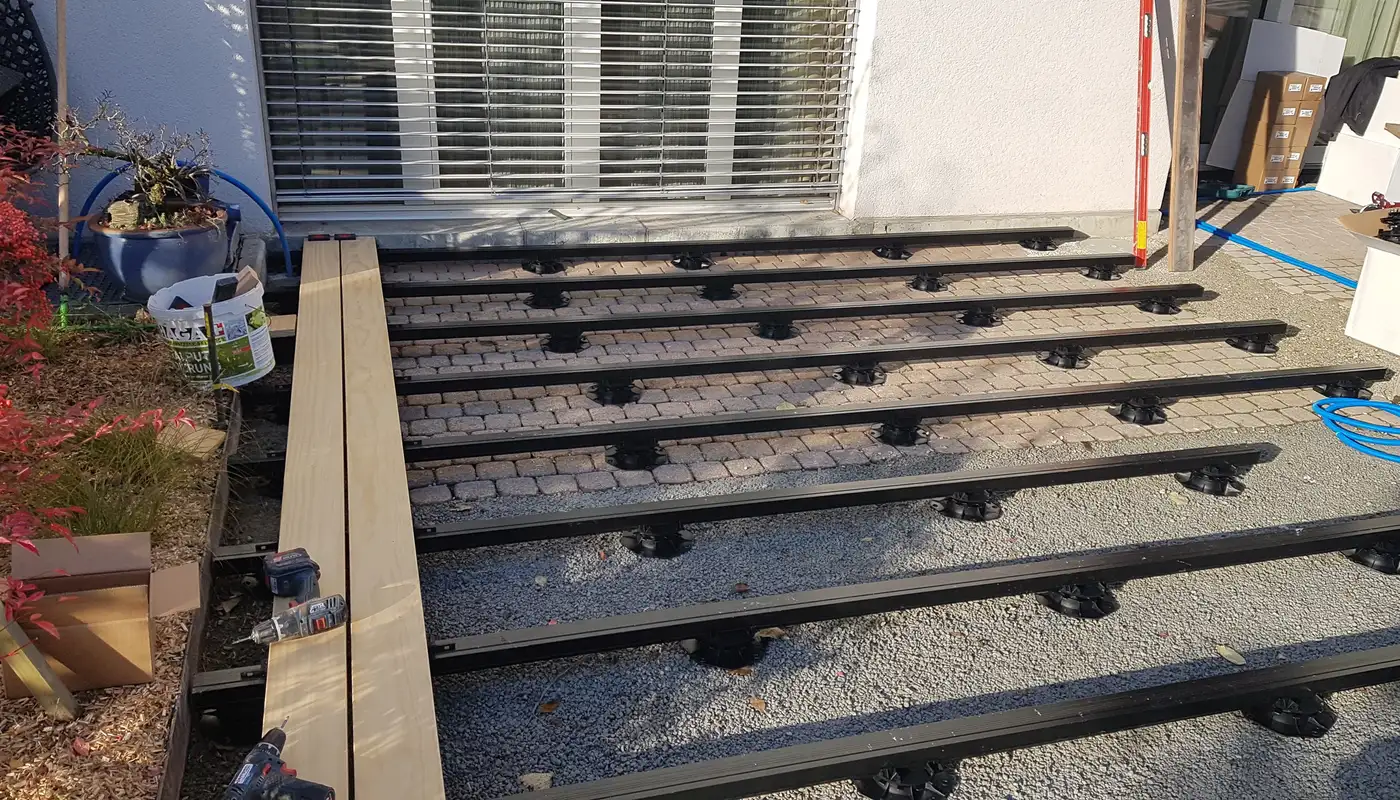 Unterkonstruktion der Holzterrasse aus Accoya natur