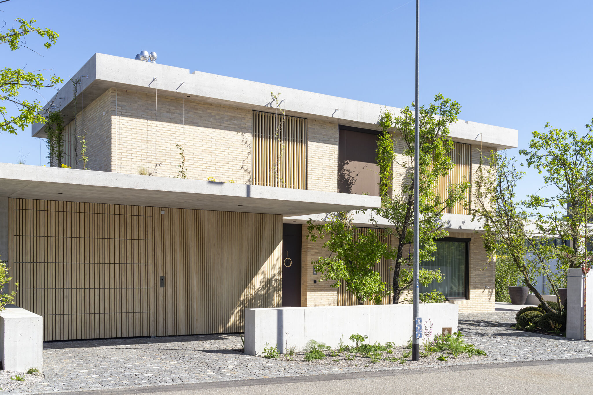 Accoya Schiebeläden von Jaloumatic