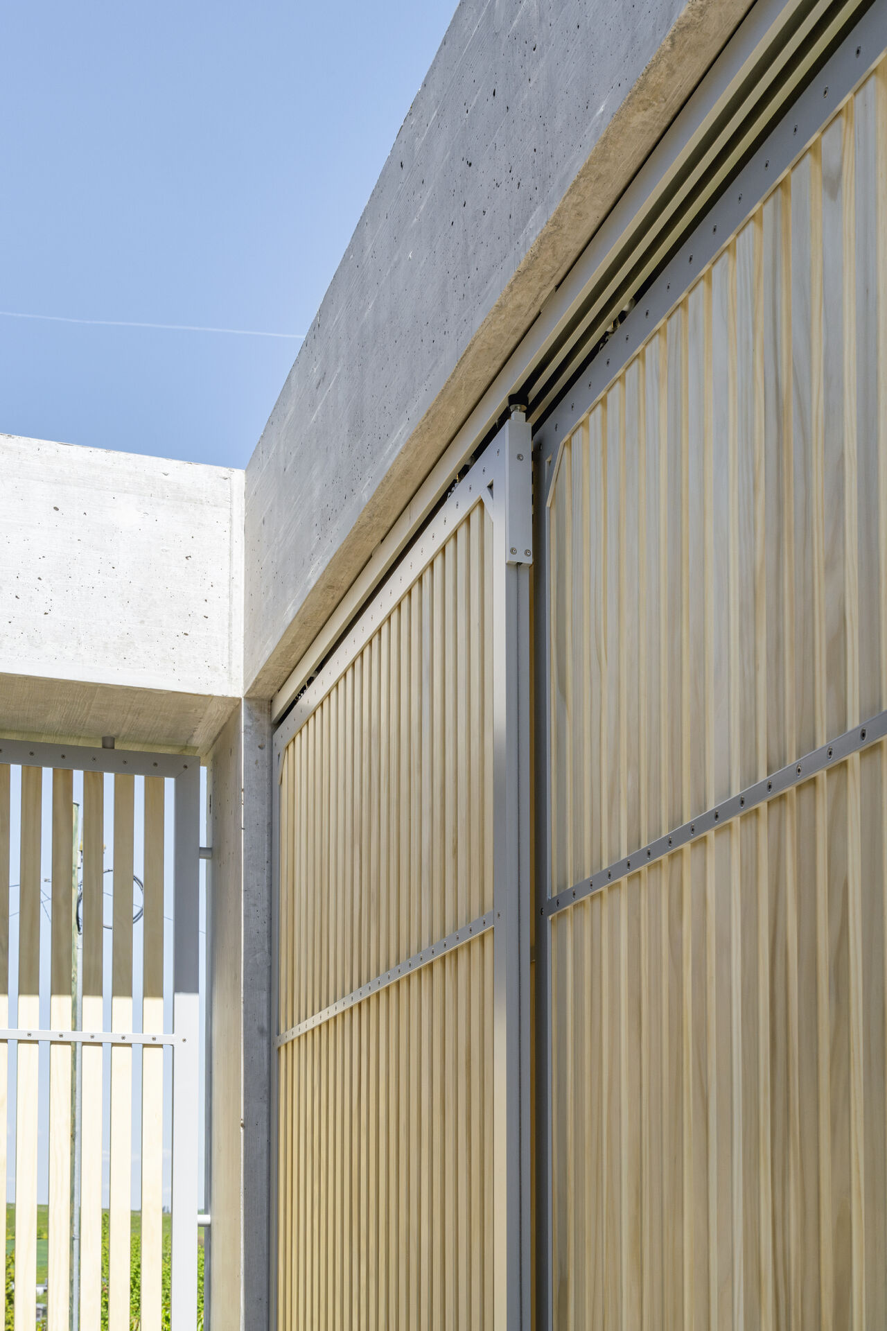 Accoya Schiebeläden von Jaloumatic