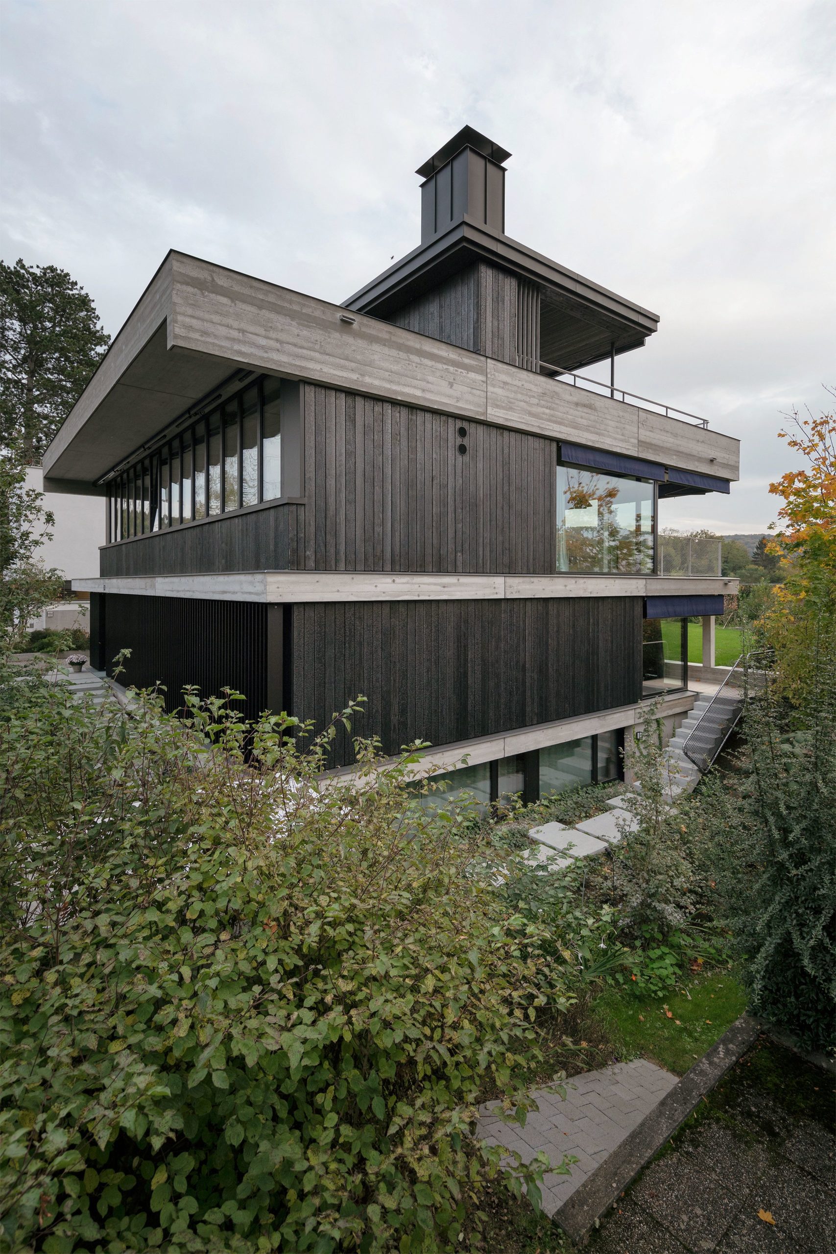 Holzfassade aus verkohltem Accoya Holz Shou Sugi Ban Marugame