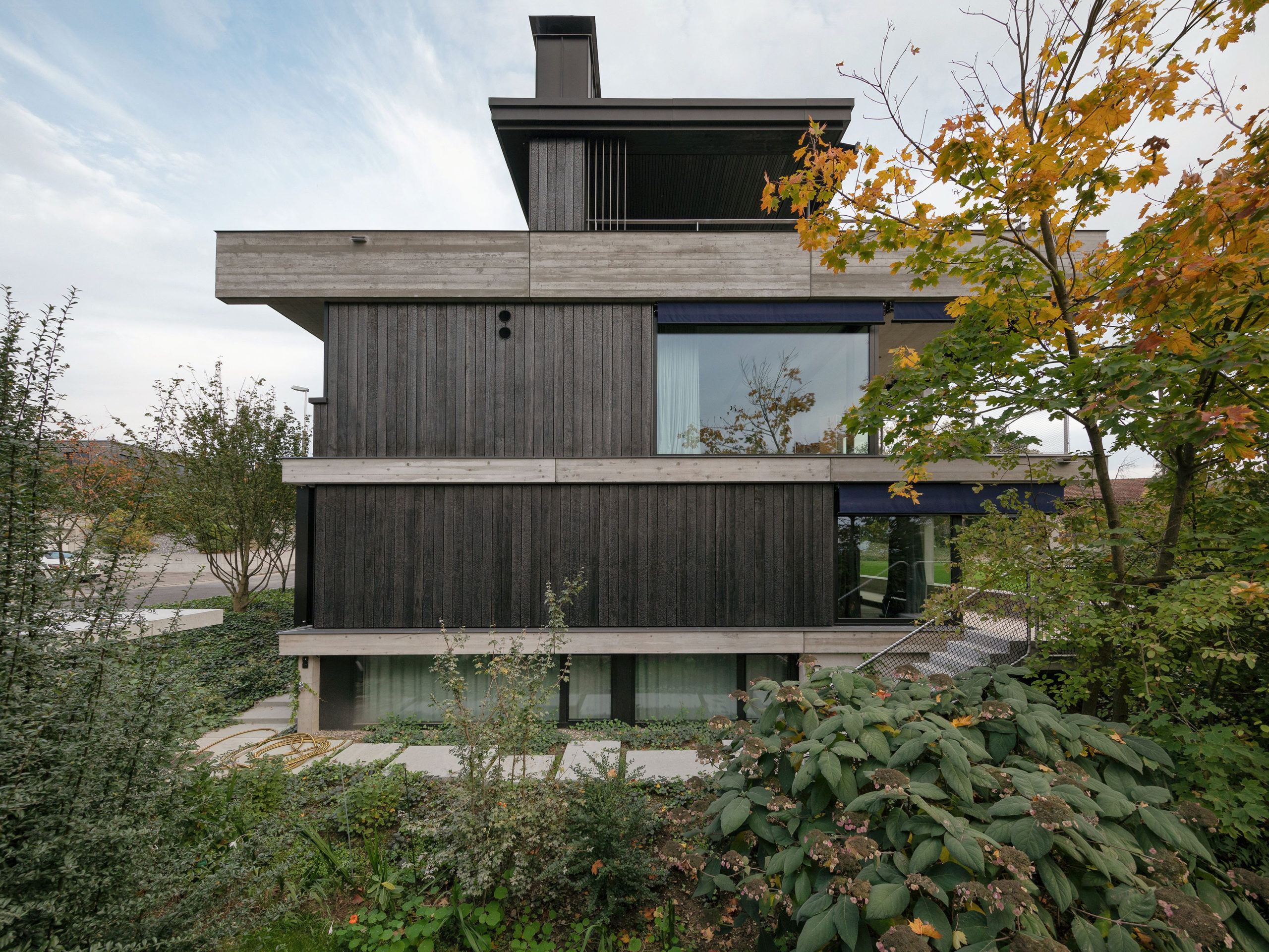 Holzfassade aus verkohltem Accoya Holz Shou Sugi Ban Marugame
