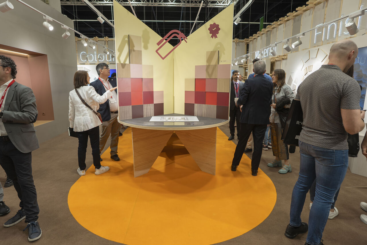 Holzagentur Schweiz am Stand von Finsa an der Interzum
