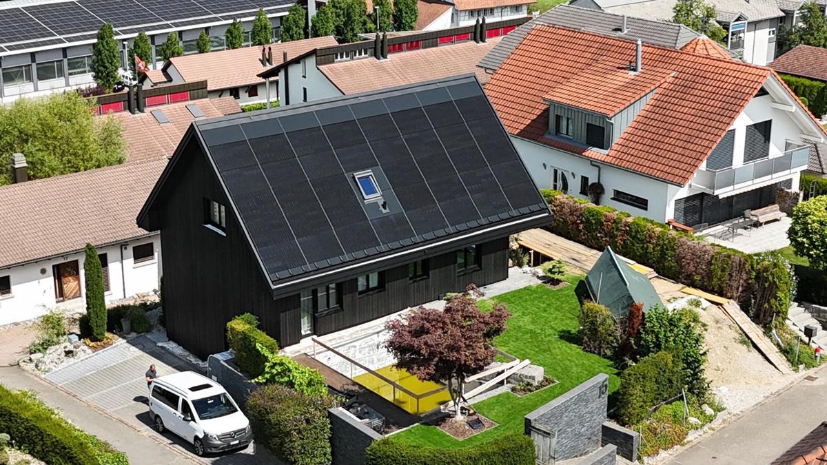 Marugame Fassade mit gebranntem Accoya Holz Shou Sugi Ban