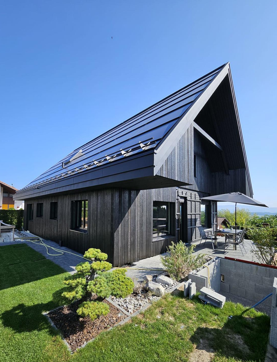 Marugame Fassade mit gebranntem Accoya Holz Shou Sugi Ban