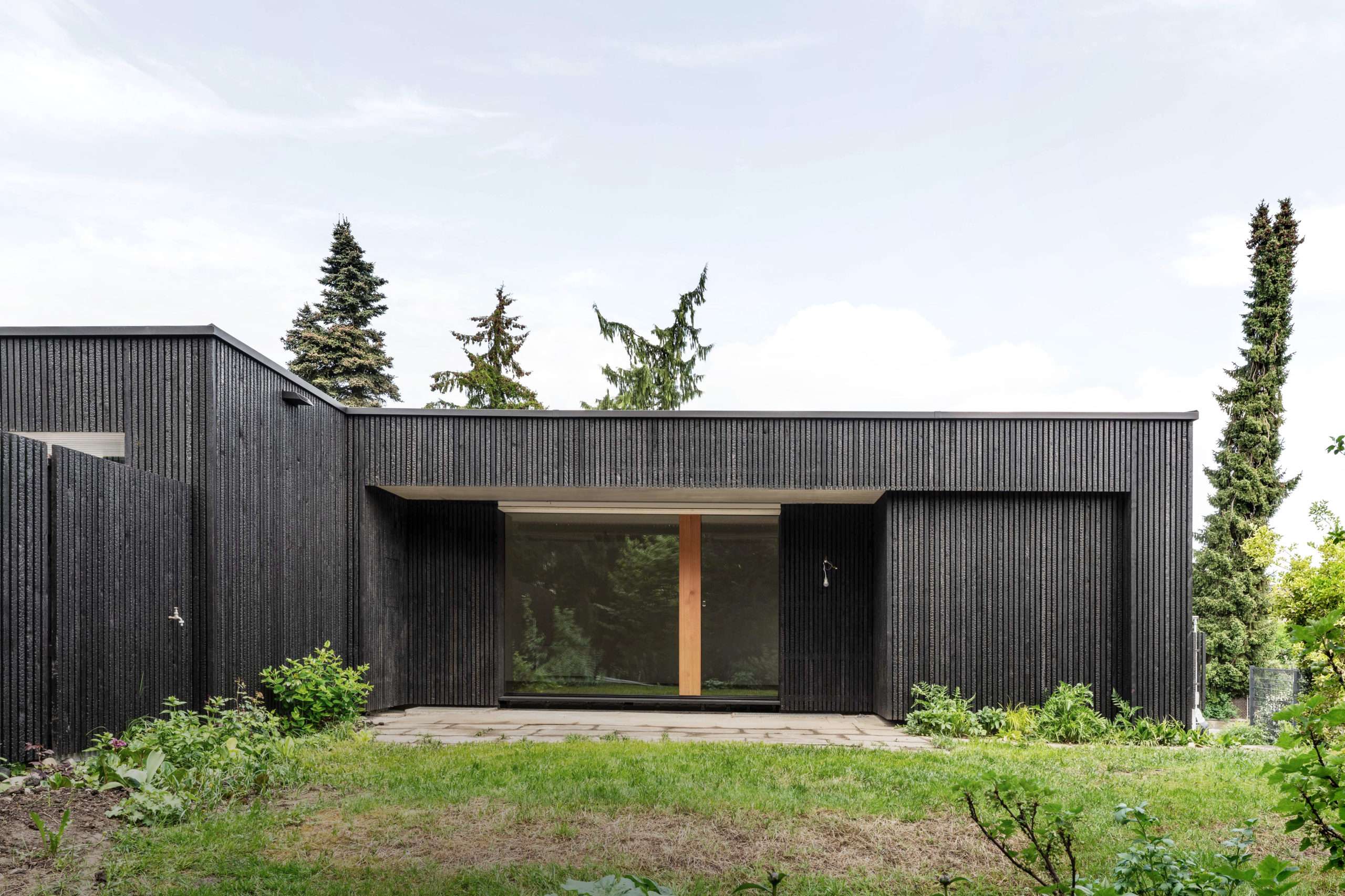 Holzfassade aus karbonisiertem Holz Naoshima