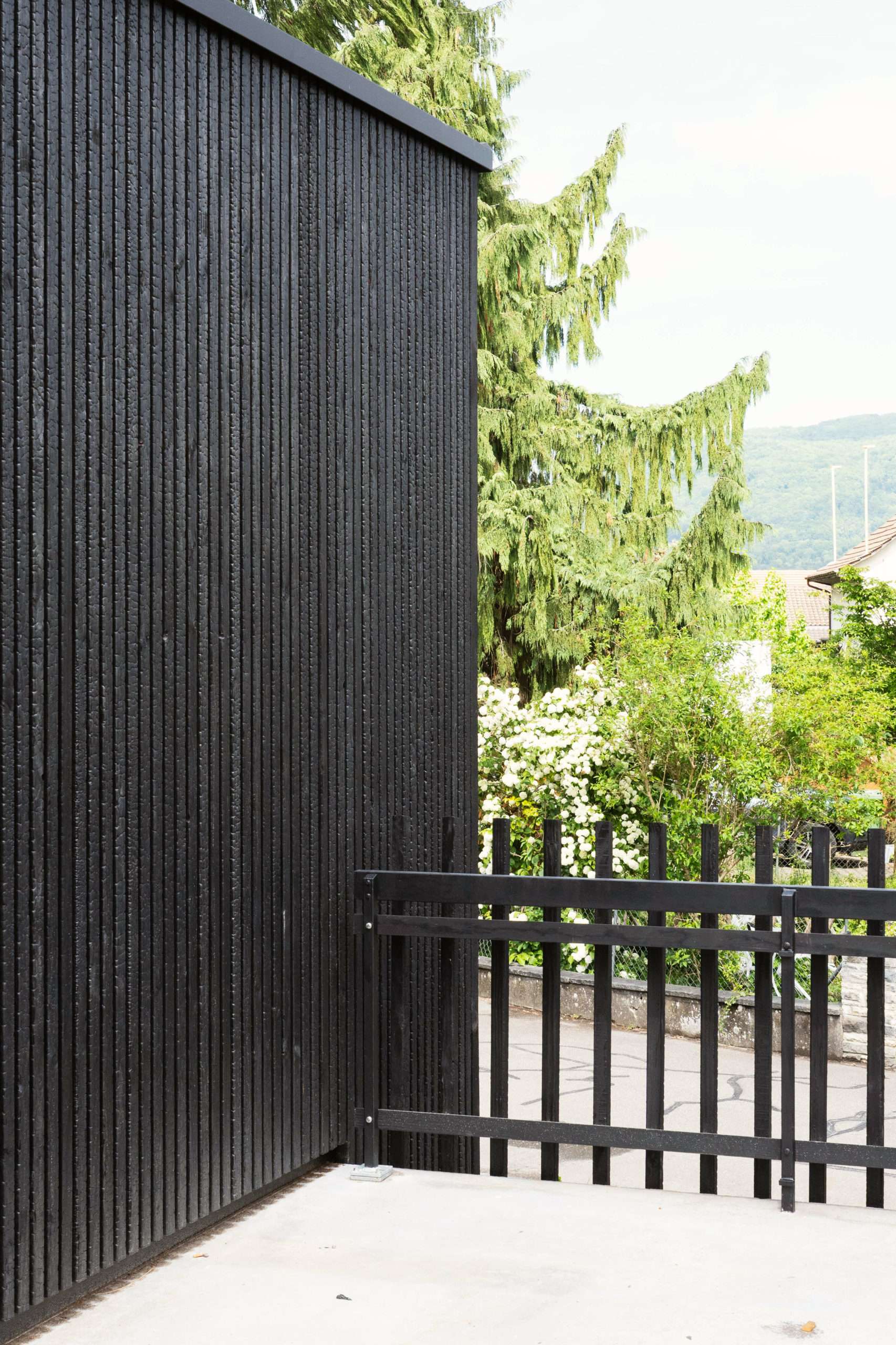 Holzfassade aus karbonisiertem Holz Naoshima