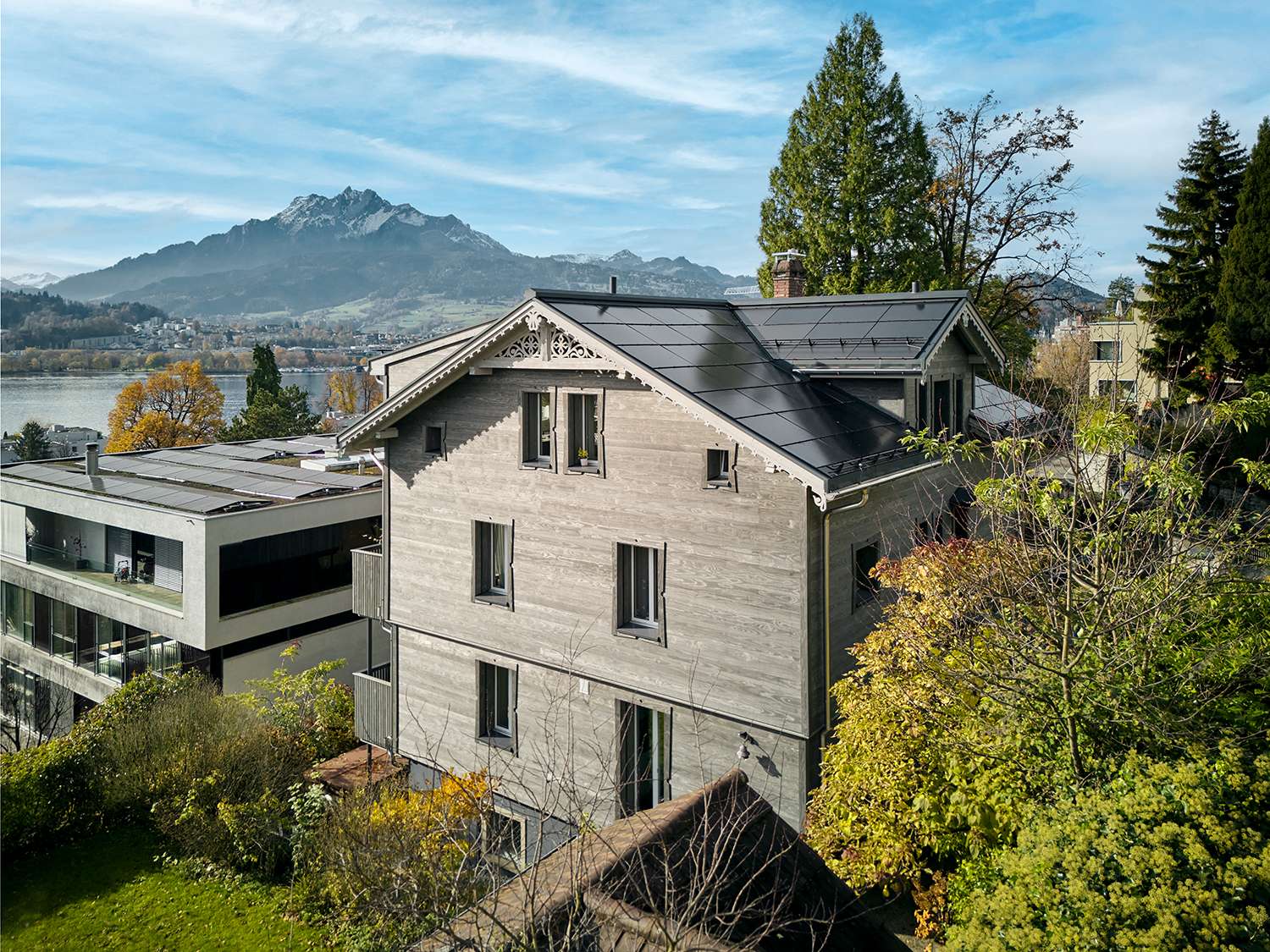 Holzfassade aus grau durchgefärbtem Accoya Grey