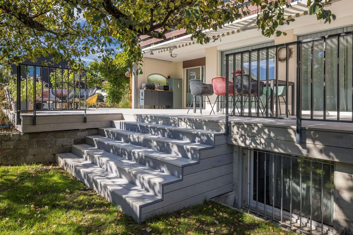 Accoya Holzterrasse mit Treppe