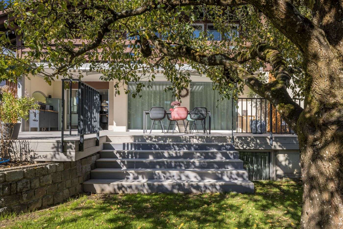 Accoya Holzterrasse mit Treppe