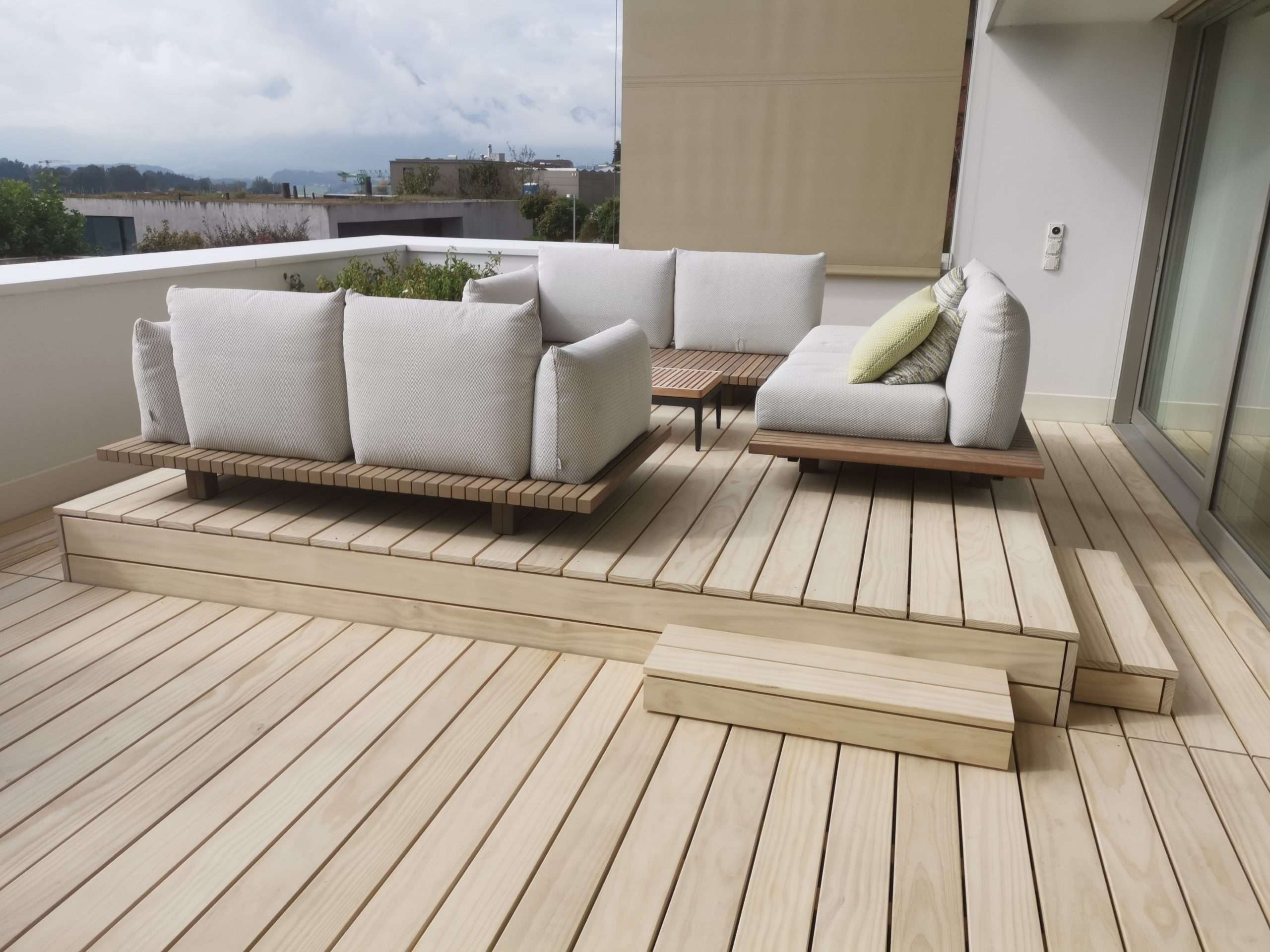 Holzterrasse und Balkon mit Accoya Holz