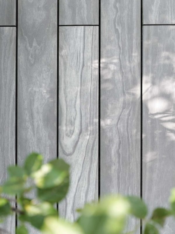 Accoya Holzterasse richtig reinigen