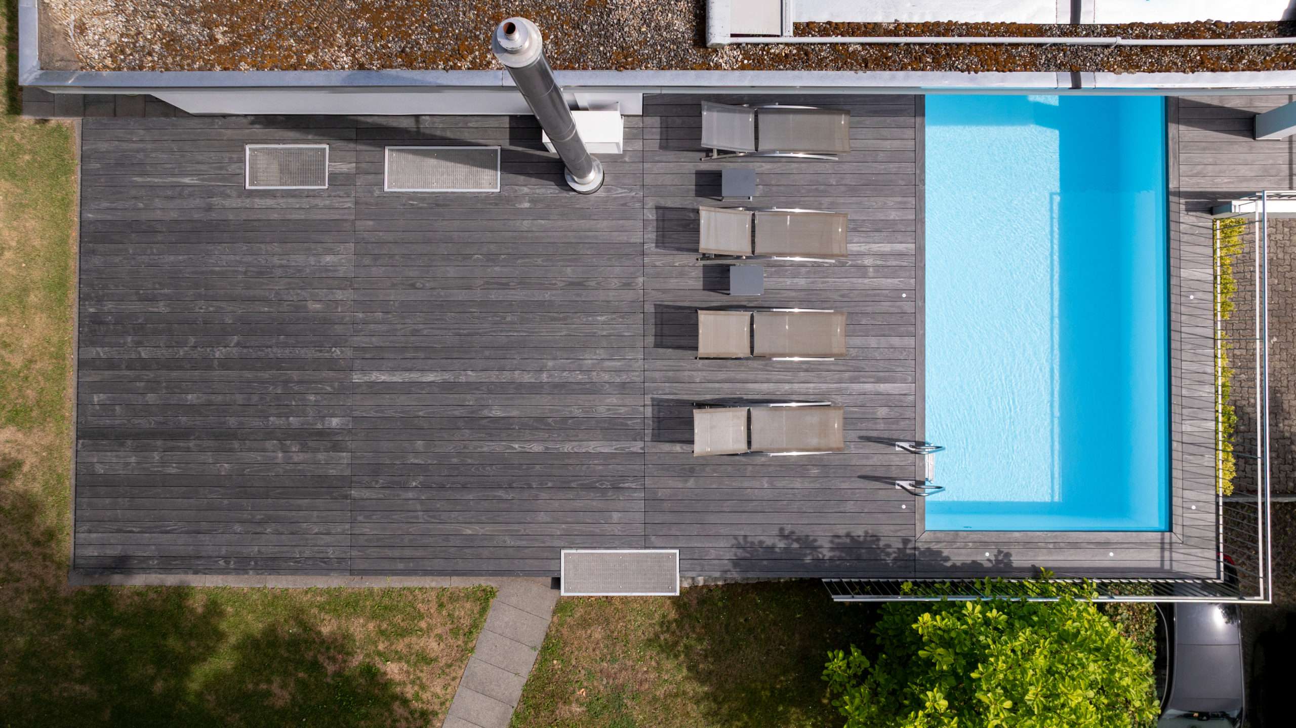 Poolumrandung aus Accoya Grey Holz